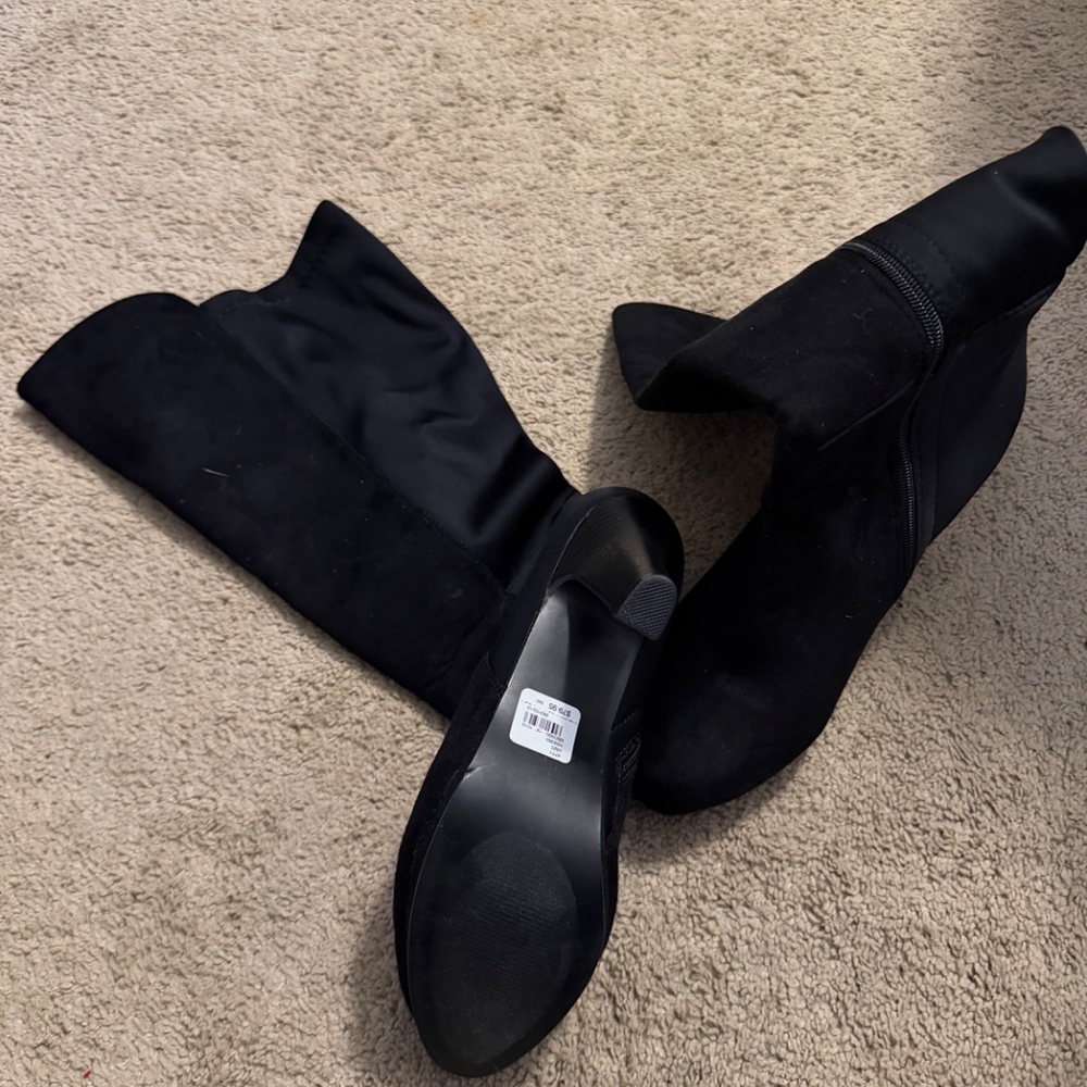 Suede texture heeled knee boots - Picture 2 of 3